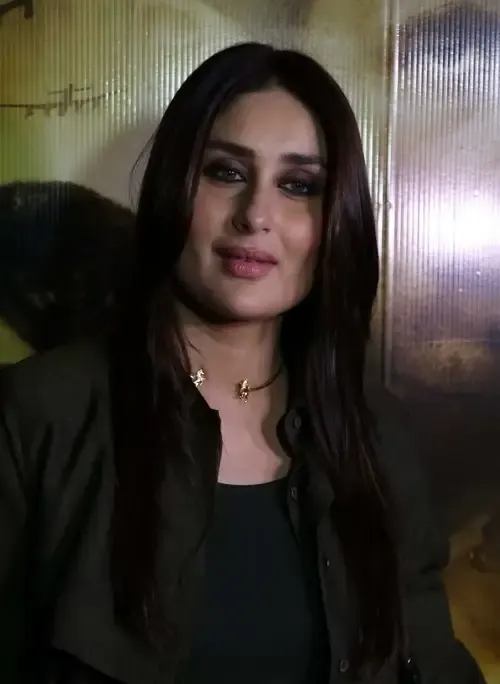 INDIAN TV ACTRESS KAREENA KAPOOR BEAUTIFUL LONG HAIR FACE CLOSEUP 3